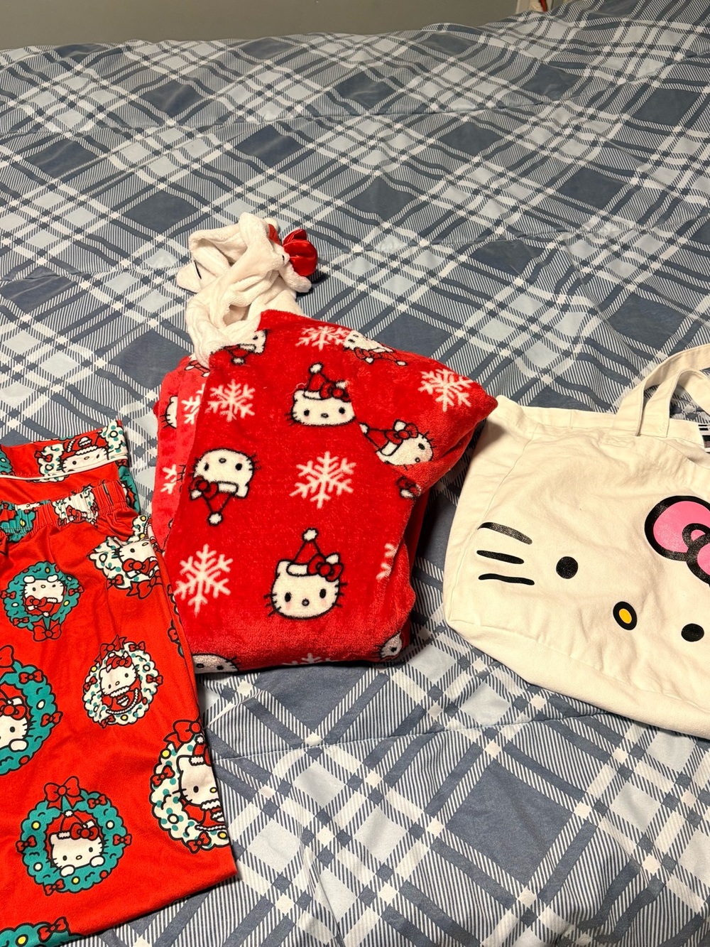 Hello Kitty Pajamas with Tote